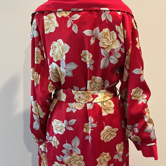 Vintage Victoria’s Secret shoulder pad, satin floral red robe size xs/s - Picture 6 of 10
